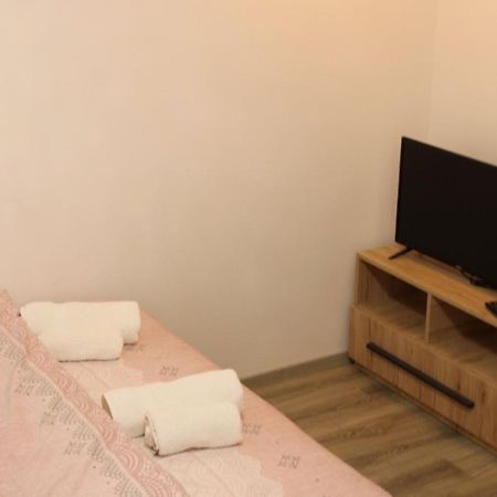 Eleon Motel Brezovice Buitenkant foto