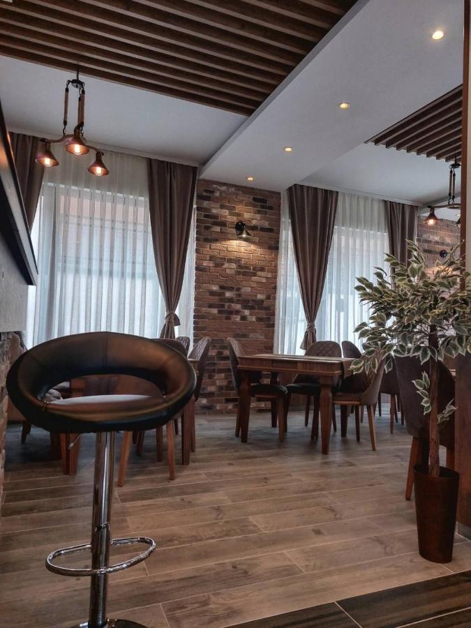Eleon Motel Brezovice Buitenkant foto