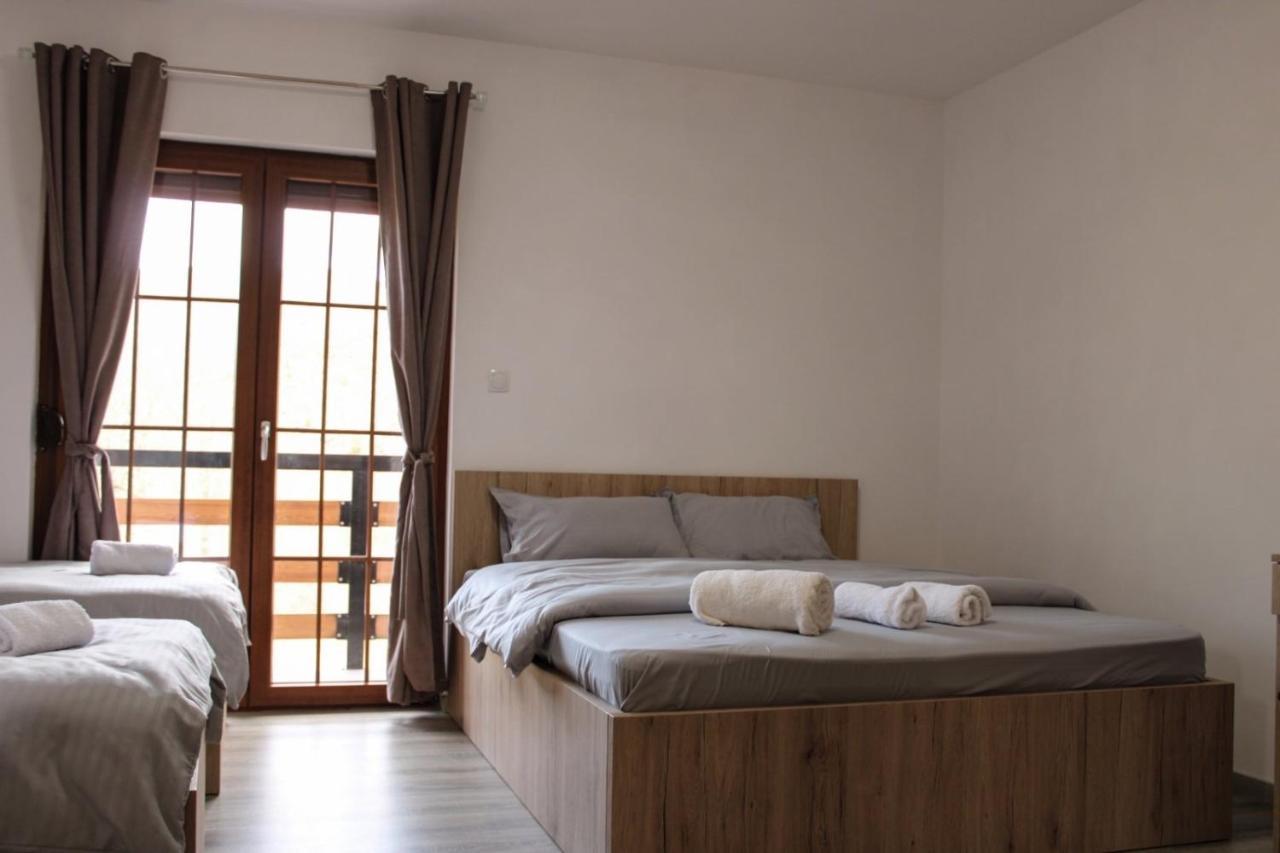 Eleon Motel Brezovice Buitenkant foto