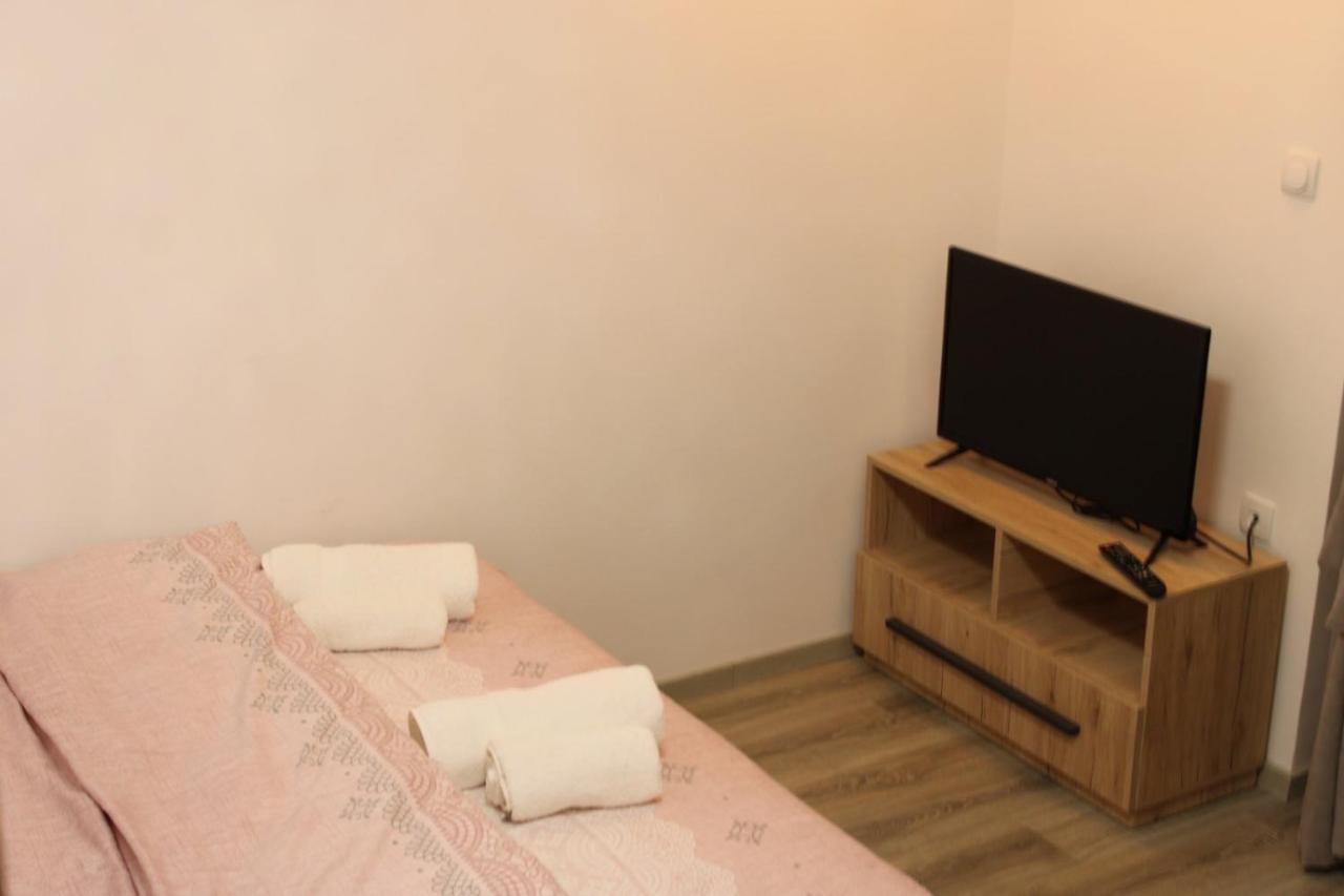 Eleon Motel Brezovice Buitenkant foto