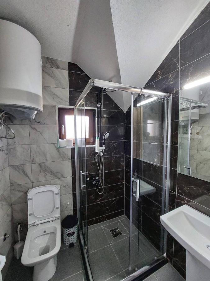 Eleon Motel Brezovice Buitenkant foto