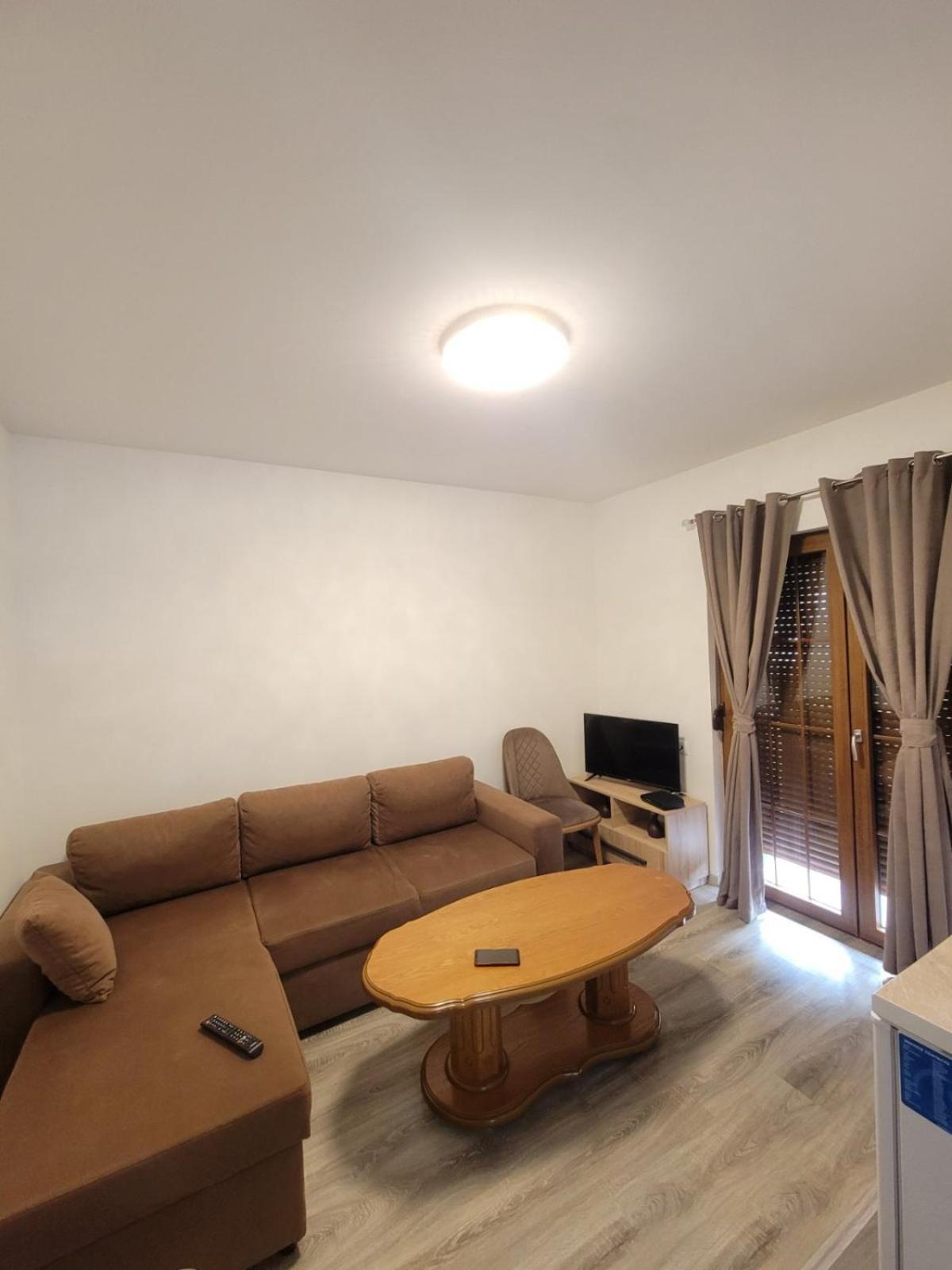 Eleon Motel Brezovice Buitenkant foto