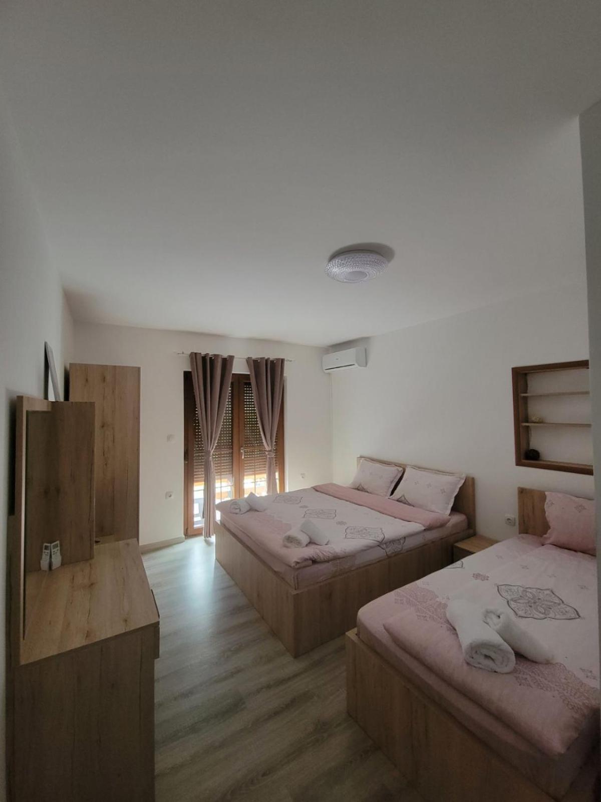Eleon Motel Brezovice Buitenkant foto