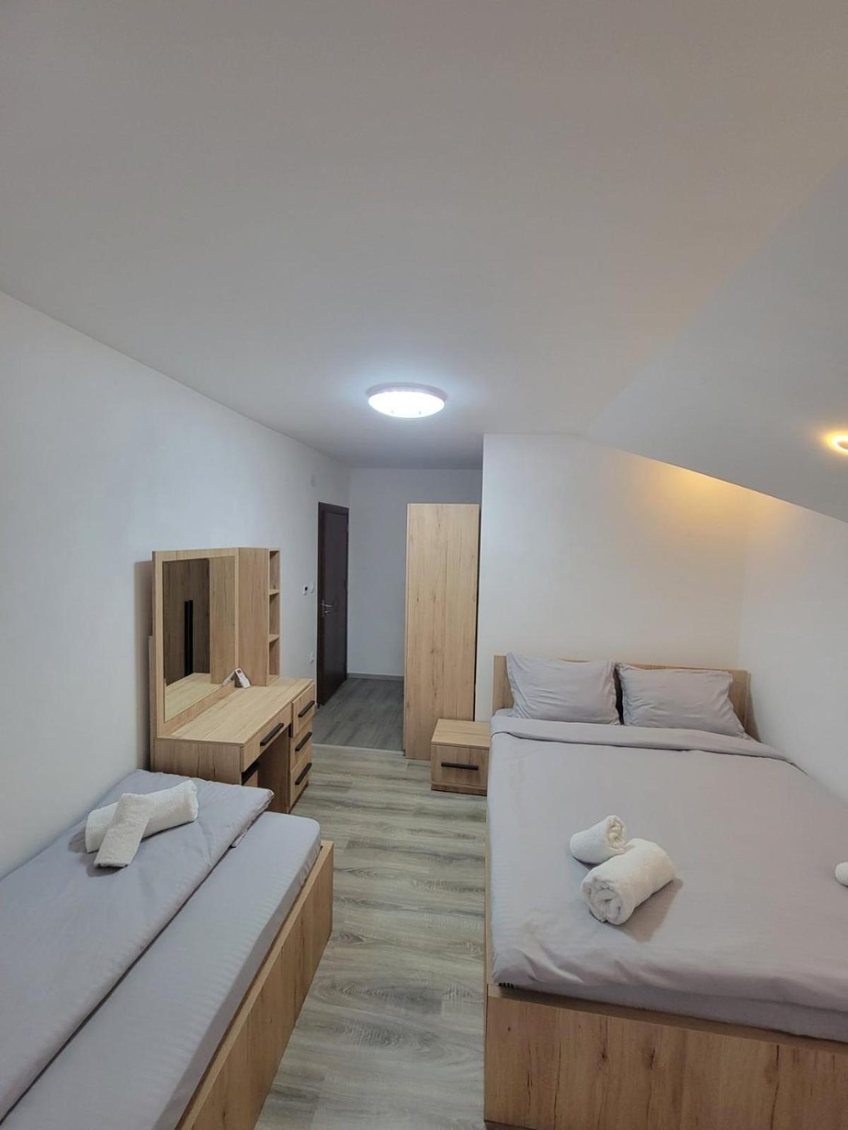 Eleon Motel Brezovice Buitenkant foto